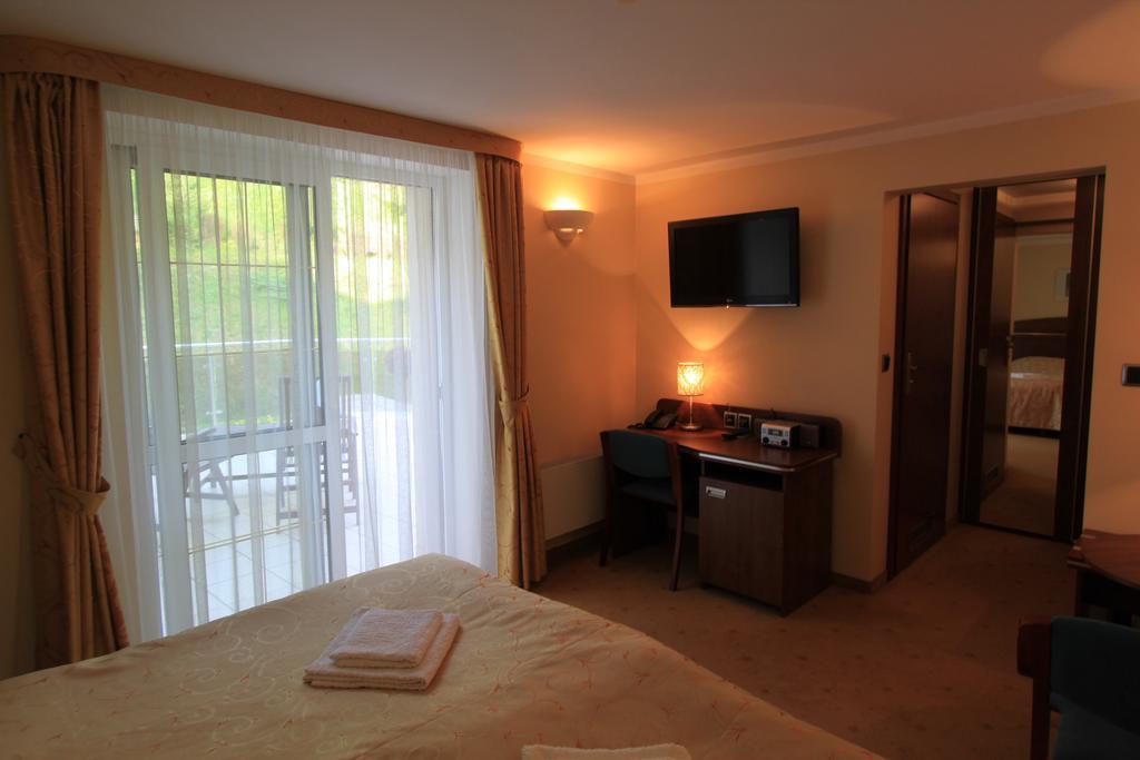 Willa Pod Skrzydlami Hotel Międzybrodzie Bialskie Exterior foto