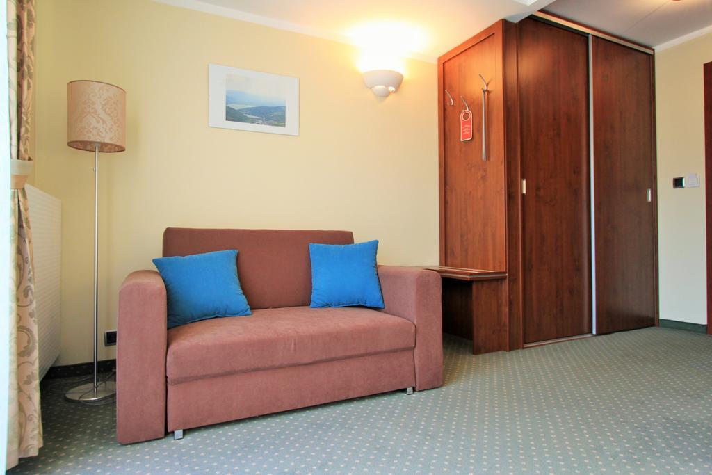 Willa Pod Skrzydlami Hotel Międzybrodzie Bialskie Exterior foto